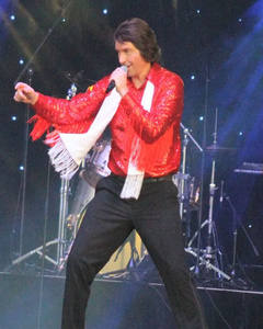 Michael Clews As Neil Diamond